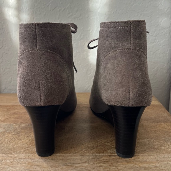 Ralph Lauren Tamia Lace-Up Wedge Ankle Boots Booties Suede Leather Taupe 8.5 EUC - Picture 8 of 16